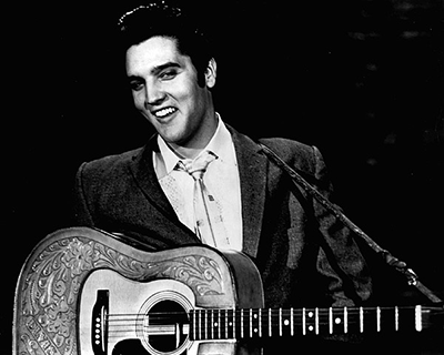 Elvis Presley pokies player